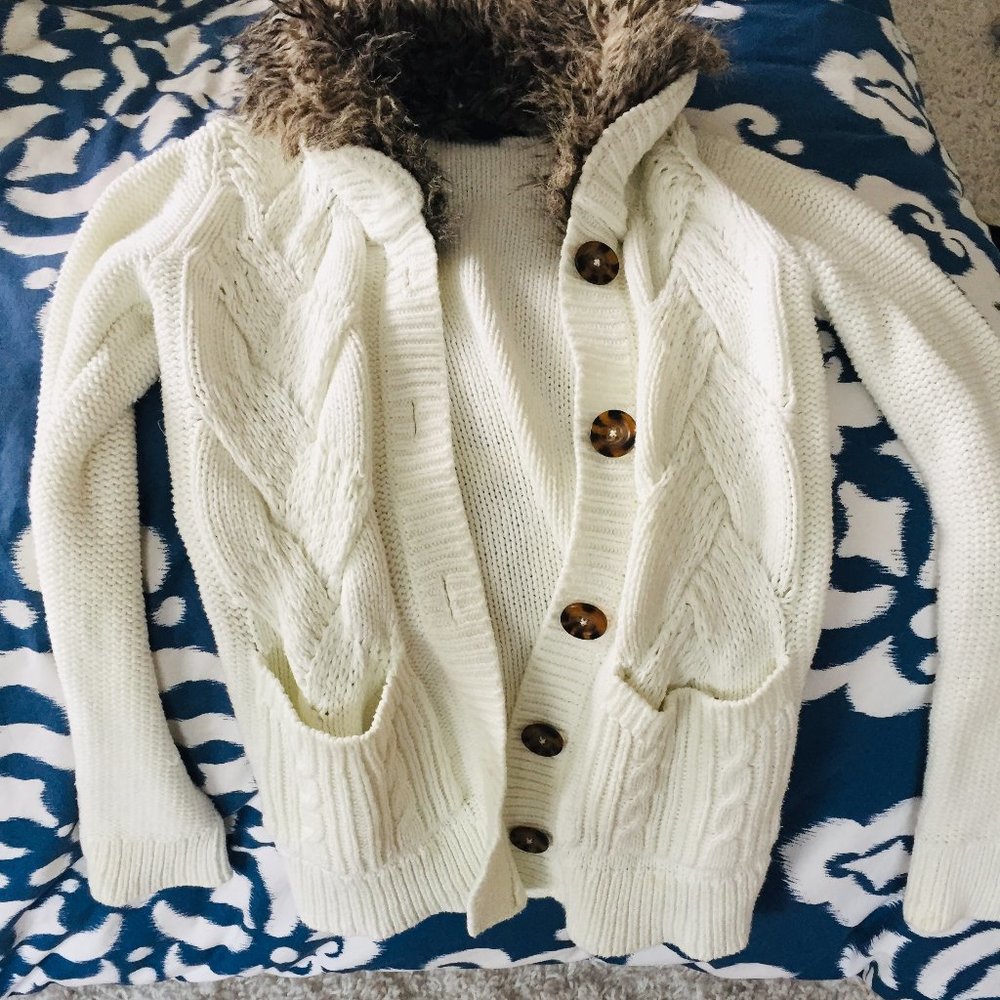 A white long and cute GAP sweater sz 10